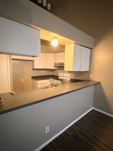 Building Photo - 7918 N Granville Rd