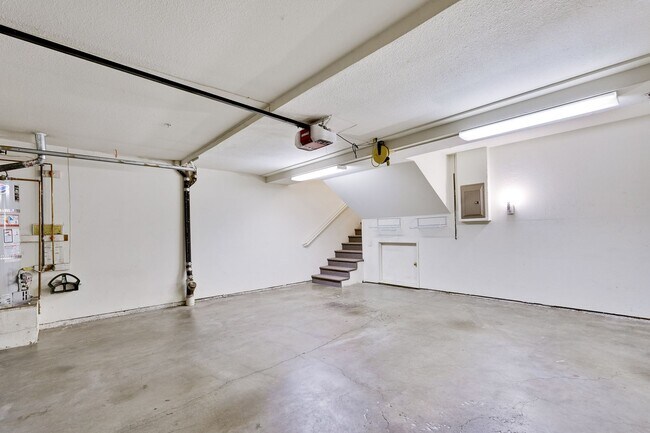 Building Photo - Amazing Floor Plan Multi Level Townhome in North San Jose @ California Northpointe