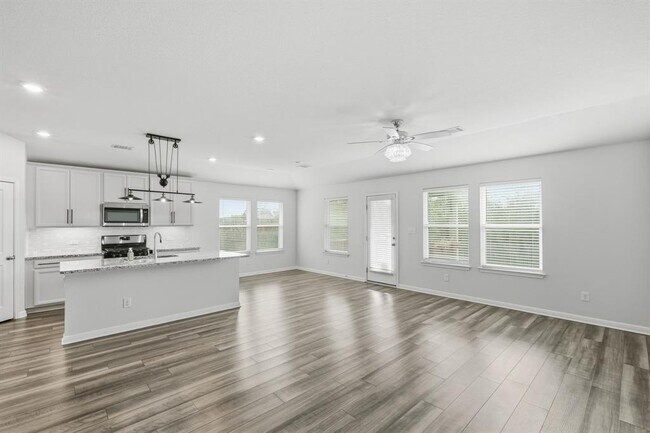 Building Photo - 424 Windy Reed Rd