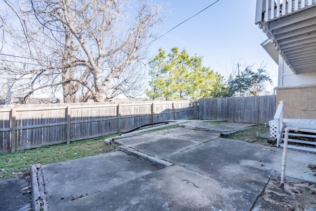 Building Photo - 3915/3917 E 60th Pl Duplex