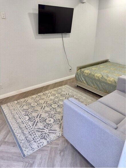 Building Photo - 30342 De Caron St