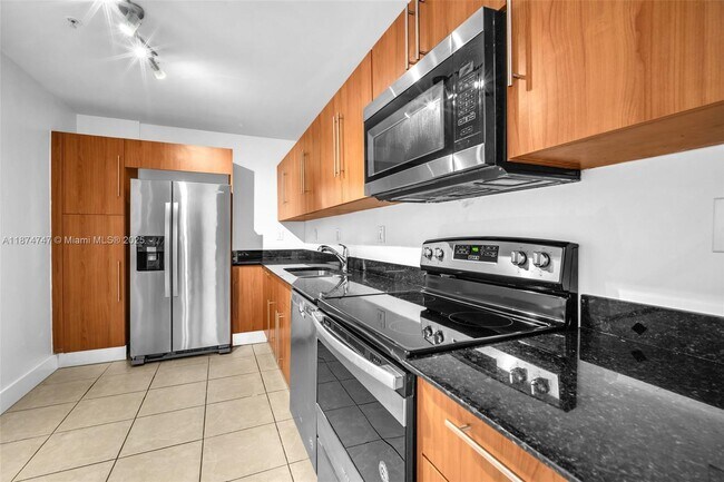 Building Photo - 3001 S Ocean Dr
