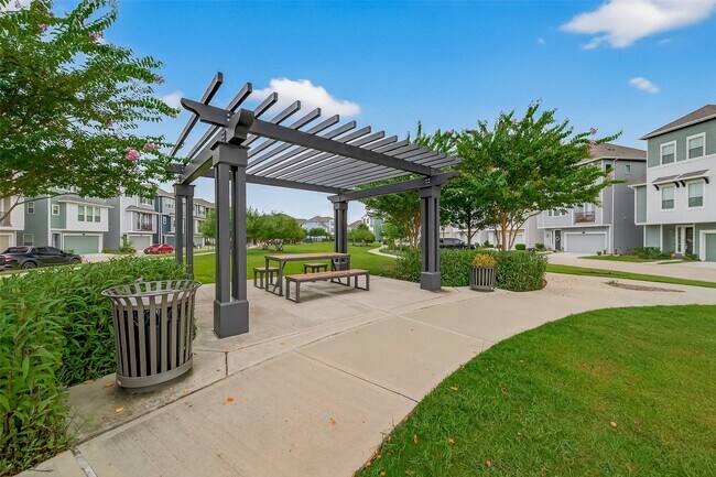 Building Photo - 2013 Kirby Landing Dr