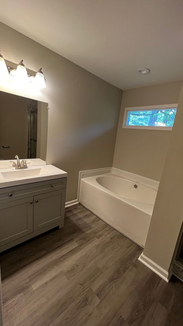 Building Photo - BRAND NEW 3bd/2ba Bungalow Renovation!!! -...