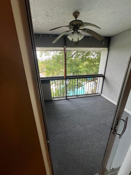 Building Photo - 711 N Pine Island Rd