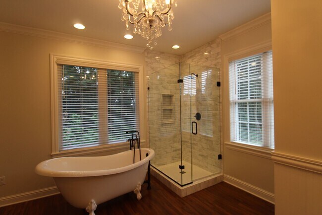 Building Photo - 3 Bedroom 3 Bath House in Beautiful, Quiet Setting