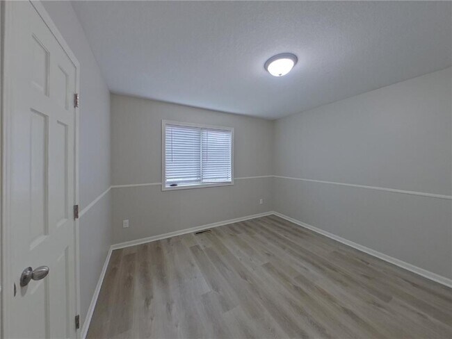 Building Photo - 209 Greenbriar Ln
