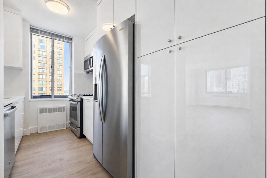 Building Photo - 1735 York Ave