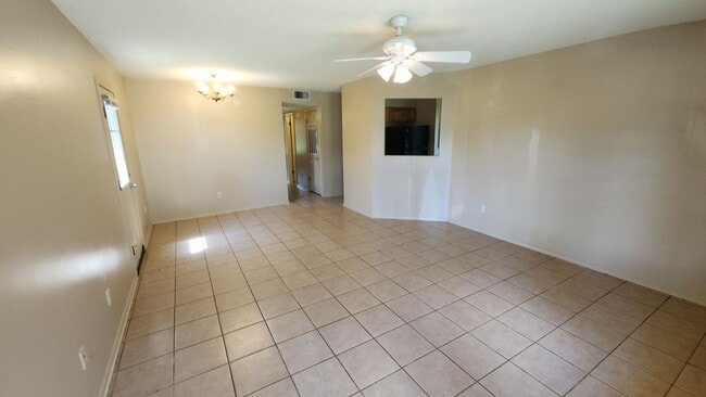 Building Photo - 1411 N Hartford Ave