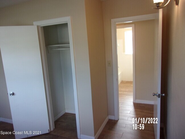 Building Photo - 1105 Myrtle Ln
