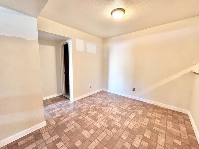 Building Photo - 8201 Richmond Ave.