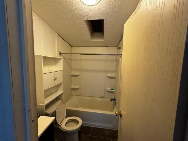 Building Photo - 96 Maple Ln