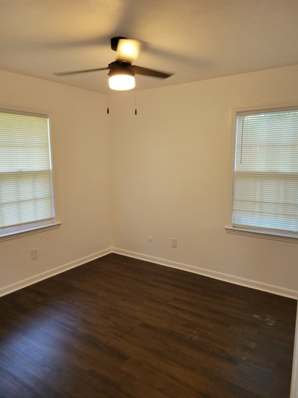 Building Photo - 2952 Peyton Dr