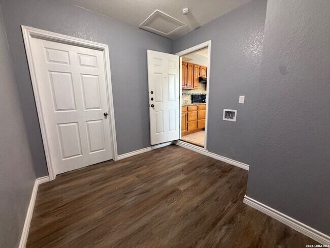 Building Photo - 3730 La Sabre Dr