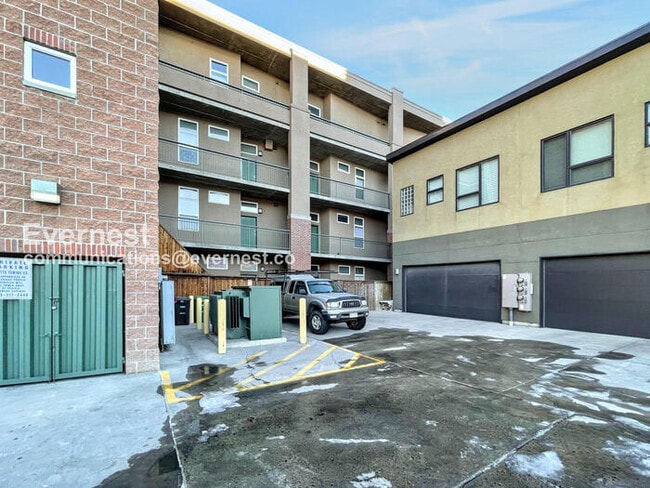 Building Photo - 3201 Shoshone St