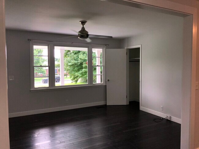 Building Photo - 326 Rosebank Ave