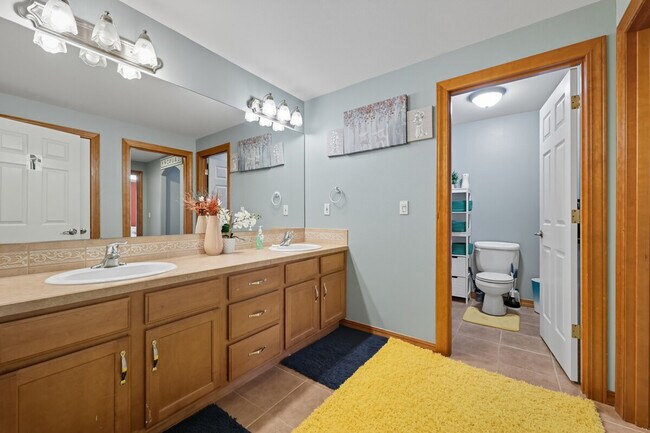 Building Photo - 355 Cindy Rd