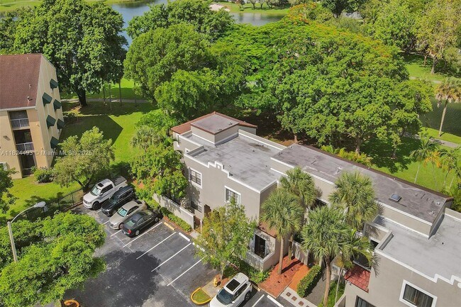 Building Photo - 10540 SW 154th Ct