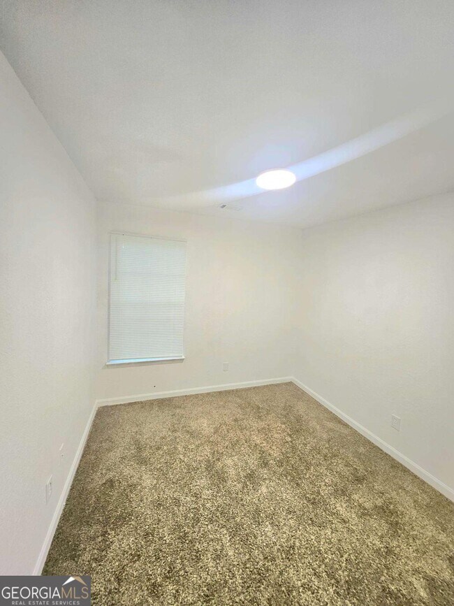 Building Photo - 322 Brookview Dr