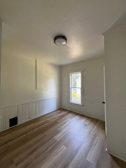 Building Photo - 11687 Peckham Ave
