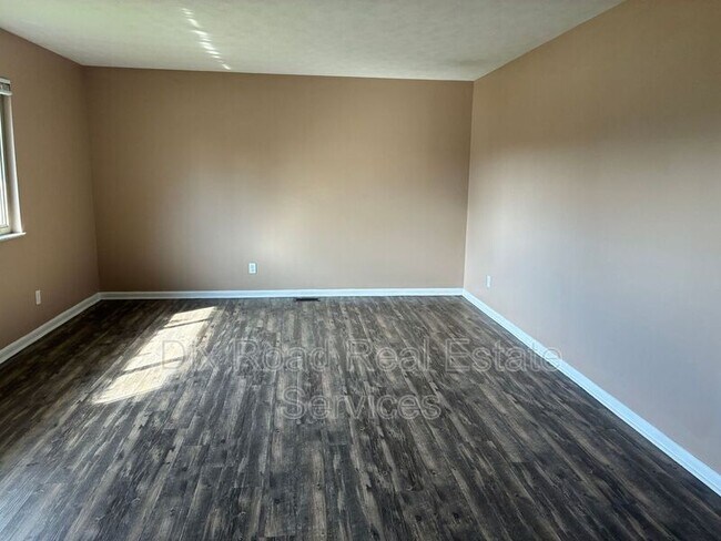 Building Photo - 5261 Bromwick Dr