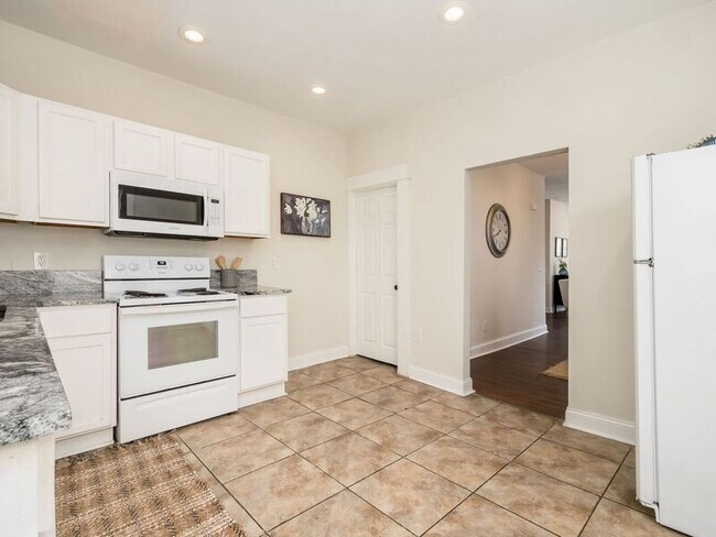 Building Photo - 561 Kimball Pl