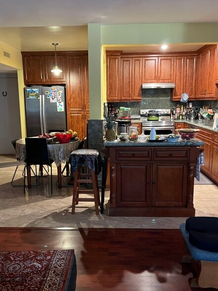 Building Photo - 1300 Midvale Ave