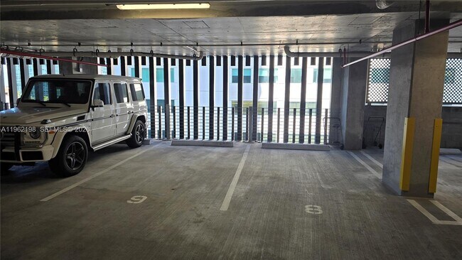 Building Photo - 100 E Las Olas Blvd