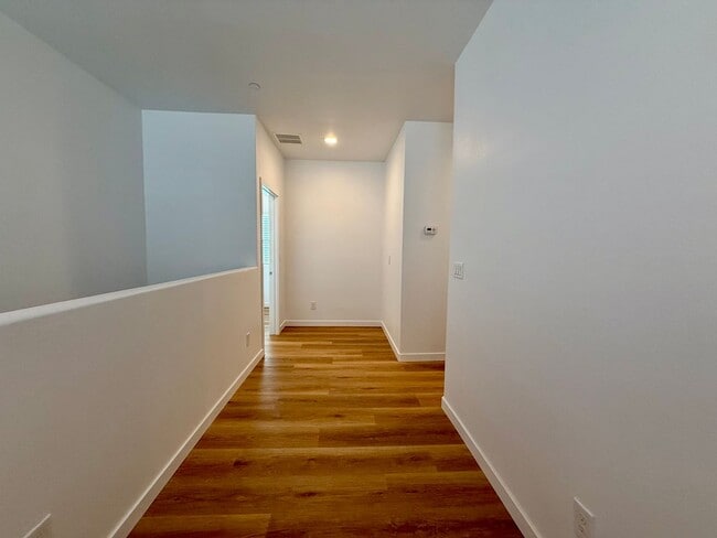 Building Photo - 4 BED, 2.5 BATH, 2 CAR-GARAGE, TWO-STORY, SINGLE FAMILY HOME FOR RENT w/ COMMUNITY POOL & SPA