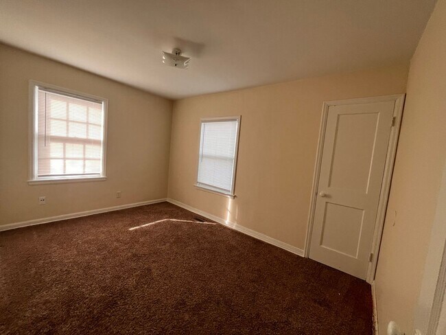 Building Photo - Cute 2 Bedroom 1 Bath Home