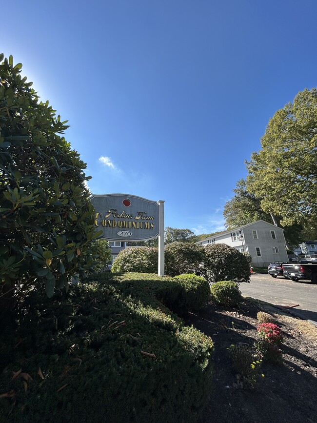 Building Photo - 270 Sunderland Rd