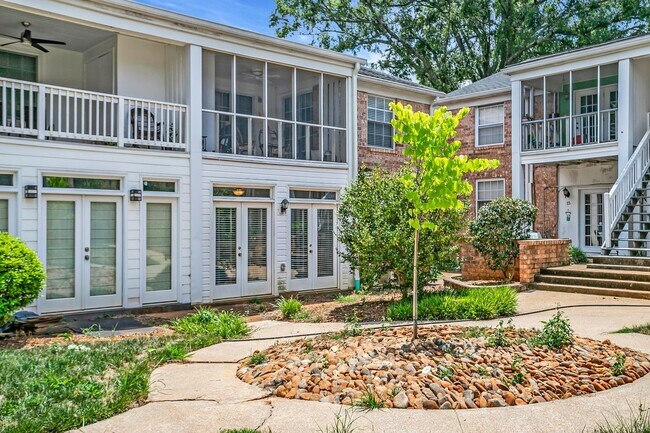 Building Photo - Prime Greenville Location! 3BR Ground Floor Condo in Gated Community