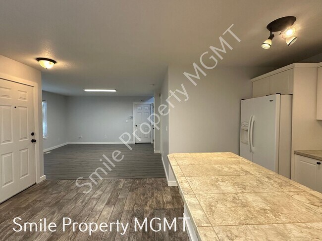 Building Photo - 3 Bedroom House in Happy Valley
