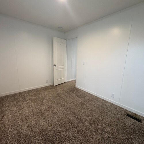 Building Photo - 265 Sycamore Loop