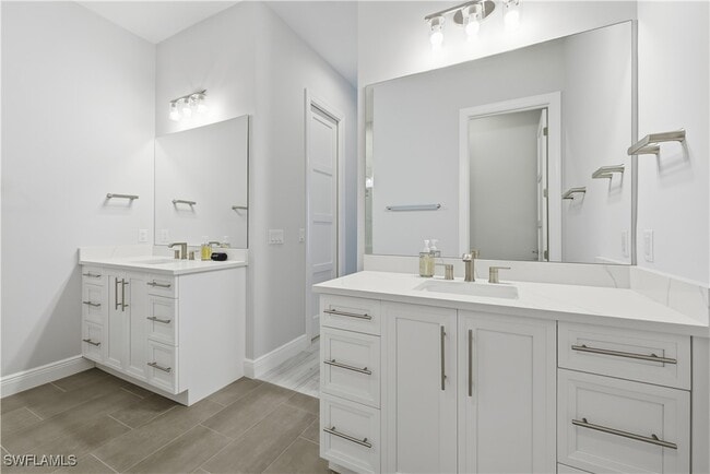 Building Photo - 711 91st Ave N