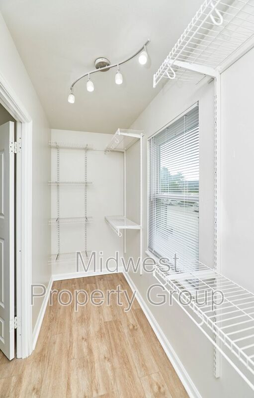 Building Photo - 6681 Chesapeake Dr
