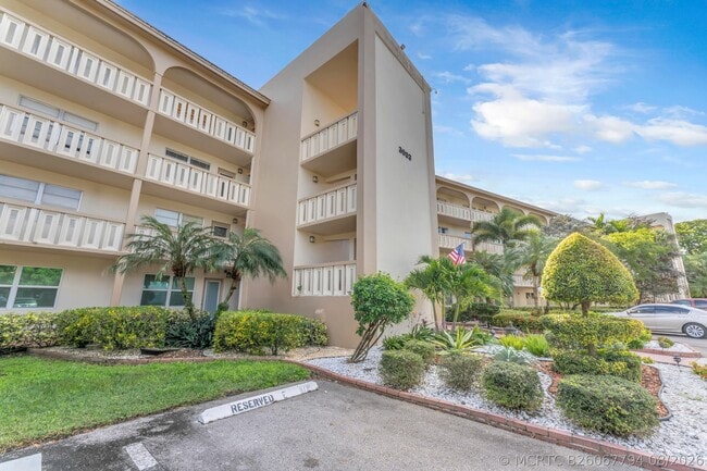 Building Photo - 3003 Portofino Isle