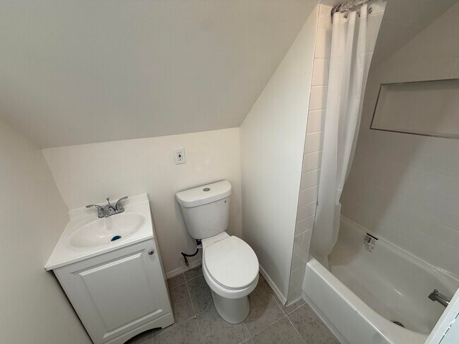 Building Photo - 129 W 20th St