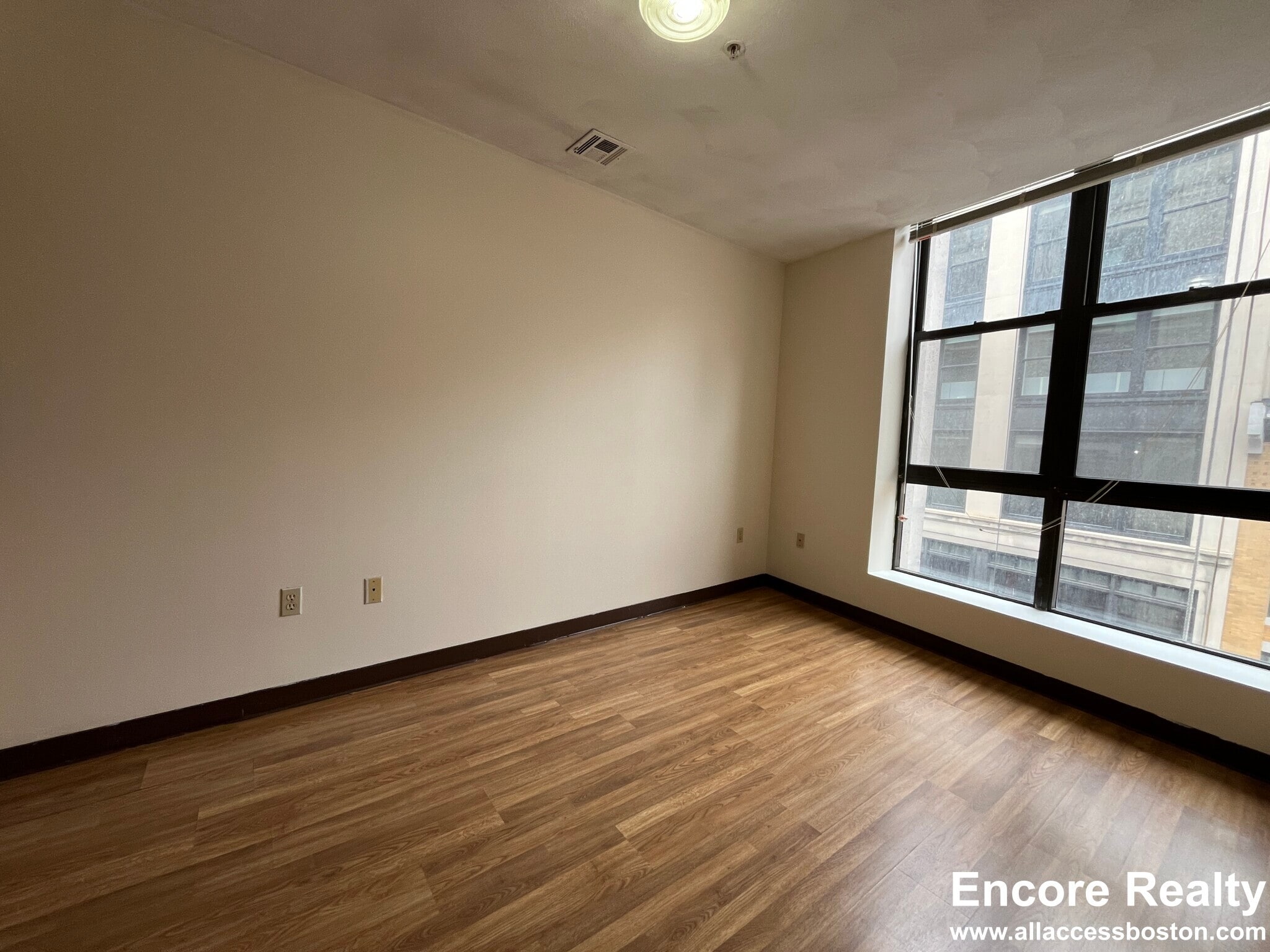 Building Photo - 11 Edinboro St