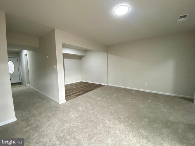 Building Photo - 9 Farrell Ln