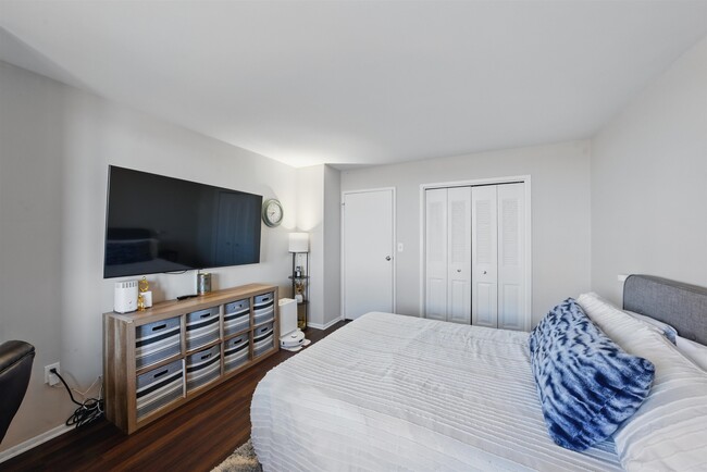 Building Photo - 1508 Harmon Cove Tower