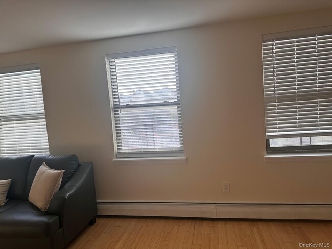 Building Photo - 415 E 160th St