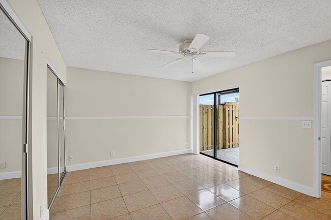 Building Photo - 2701 Waterview Cir