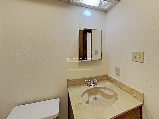 Building Photo - Lovely home in the heart of Blue Ridge