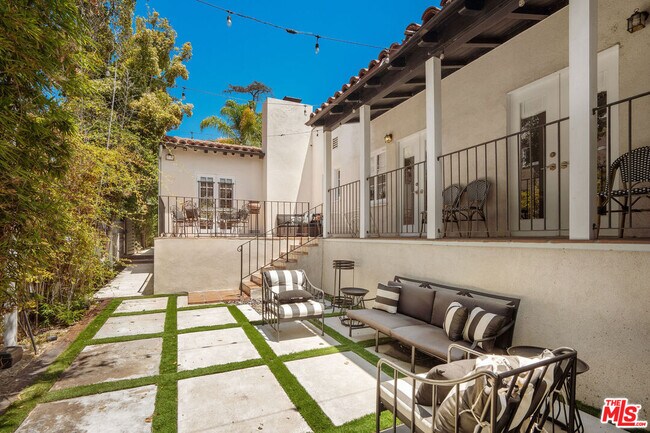 Building Photo - 4734 Los Feliz Blvd