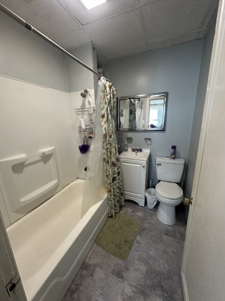 Building Photo - 255 Sunbury St