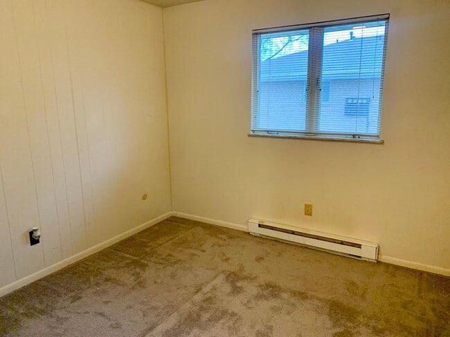 Building Photo - Moon Twp - 1 Bed 1 Bath - Tree Top Manor