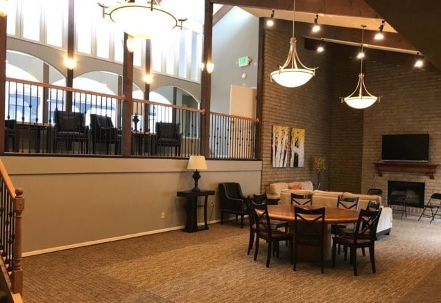 Building Photo - Updated 2 bed 2 bath Plus Office (Or Third...