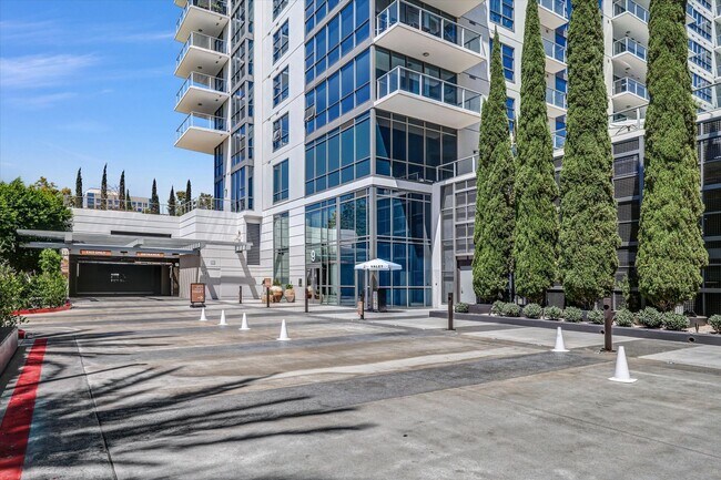 Building Photo - 9 MacArthur Pl
