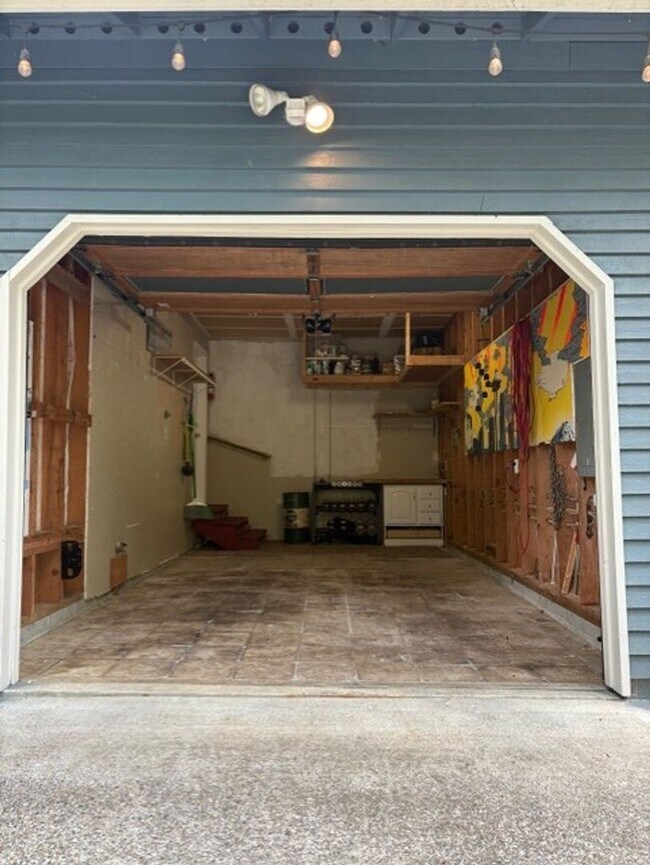 Building Photo - Fully Furnished Cozy 2-Bedroom Living in Desirable Tumwater Hill